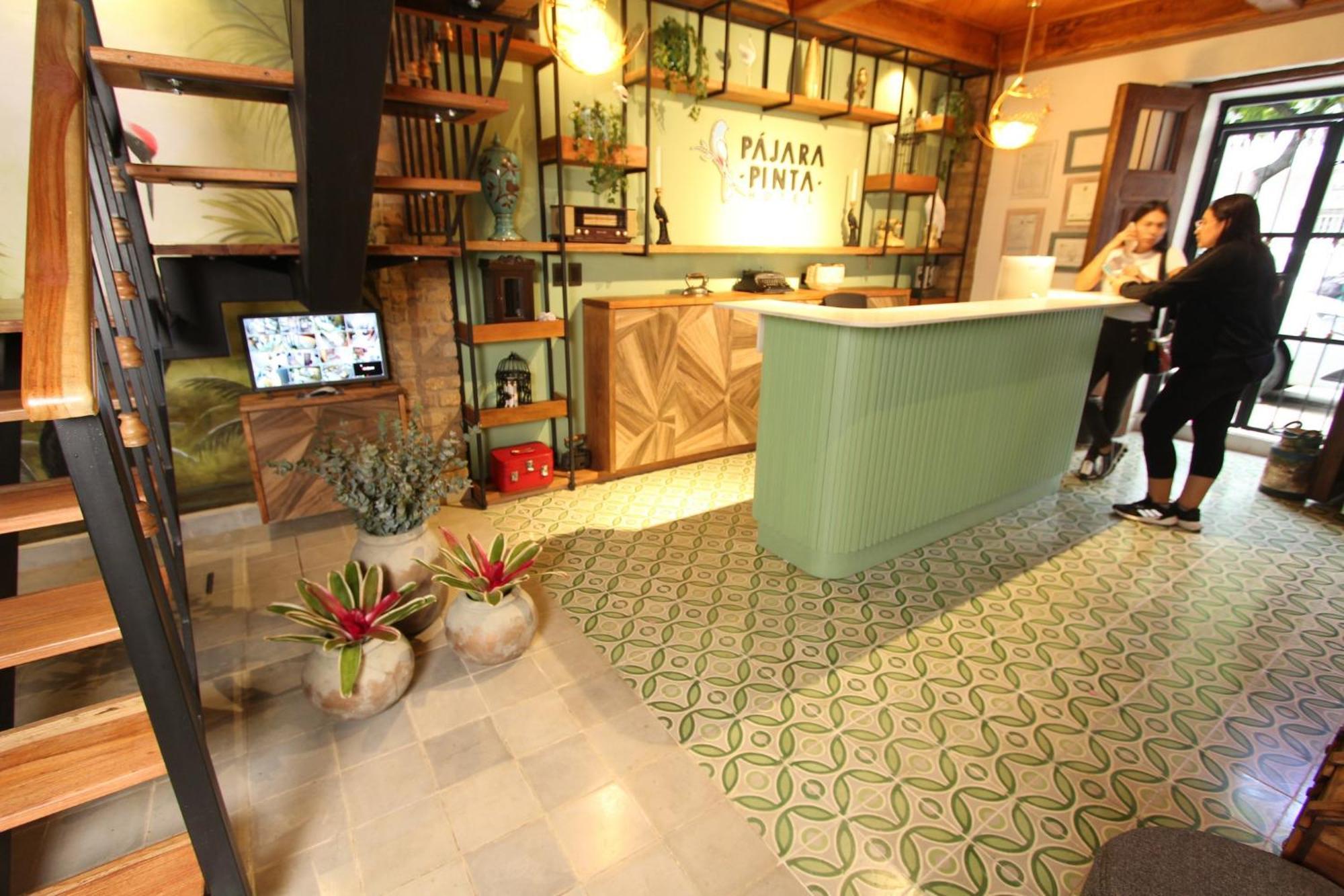 Hostal Pajara Pinta Cali Bagian luar foto