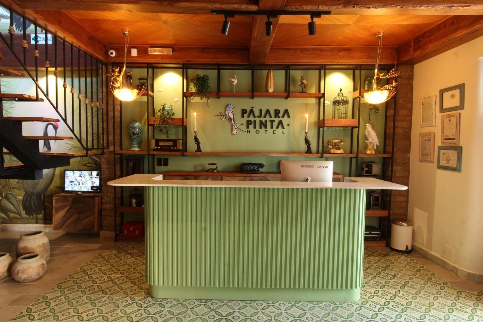 Hostal Pajara Pinta Cali Bagian luar foto